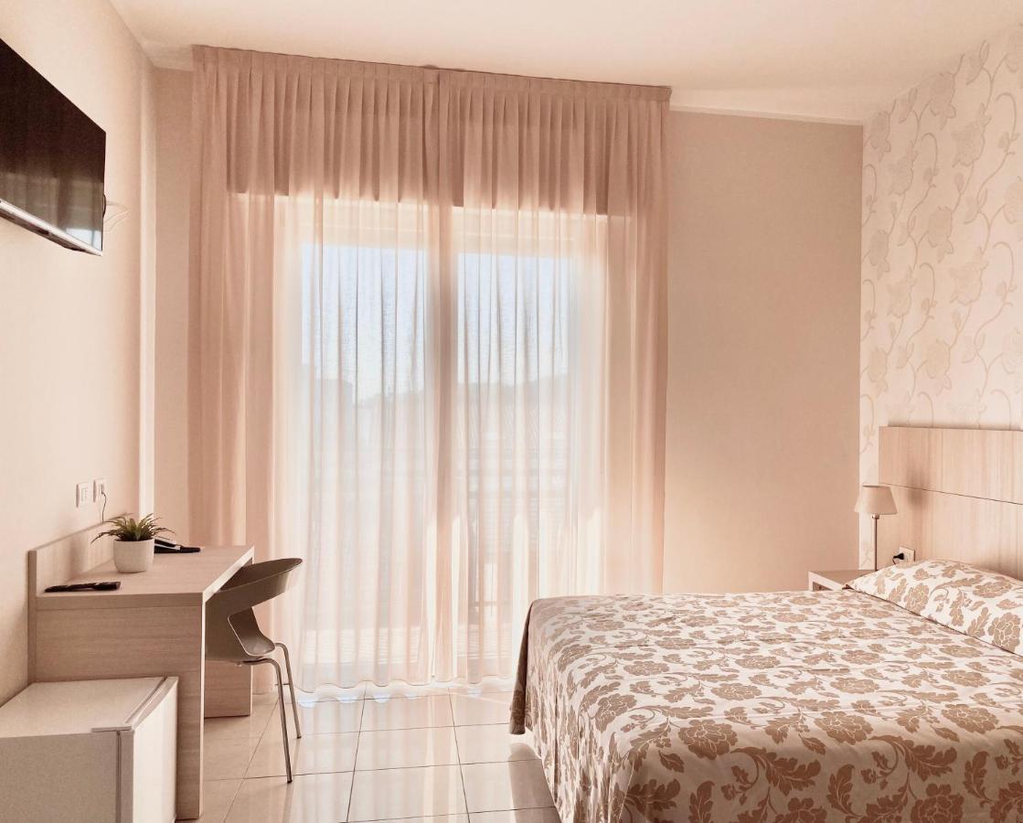 Santa Barbara Hotel & Apartments 贝拉里亚-伊贾马里纳 外观 照片